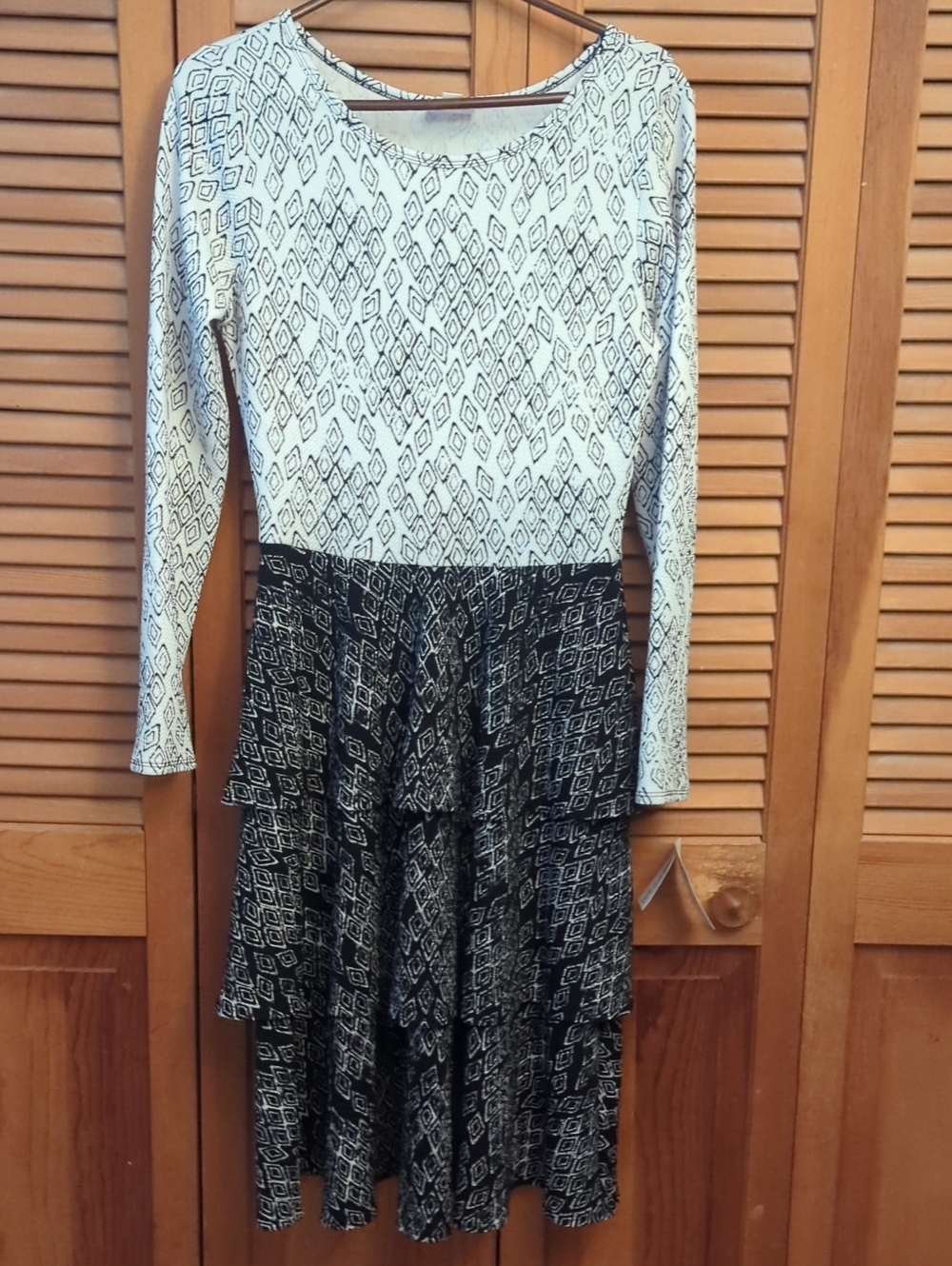 Lularoe Geometric Black & White Tiered Long Sleeve Dress. Medium